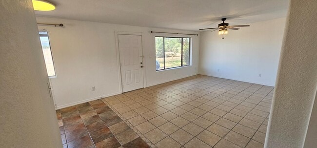 Building Photo - 2064 N Willow Ave