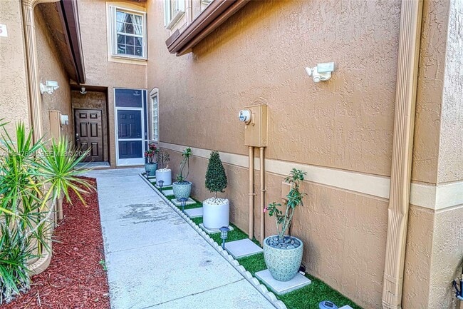 Building Photo - 1261 Presidio Dr