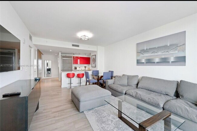 Building Photo - S Miami ave , Miami, FL 33130 - 2 BR 1 BA ...