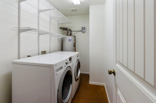 Building Photo - Charming Central Guest House