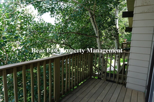 Building Photo - "Penthouse" condo in Evergreen!!