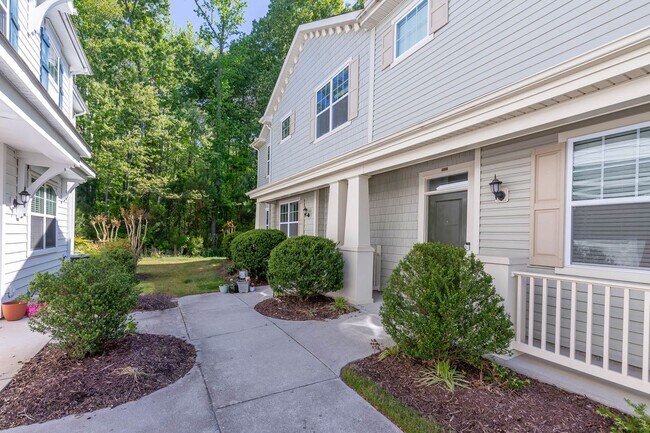 Building Photo - 2404 Leytonstone Dr