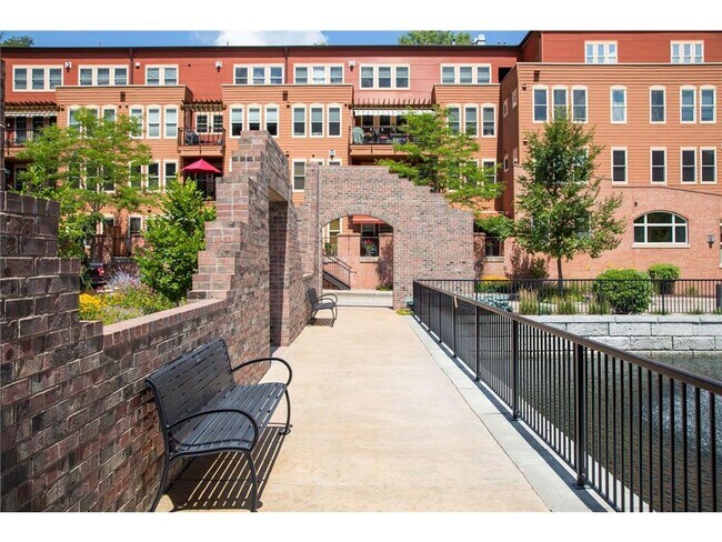 Building Photo - 640 Main St N