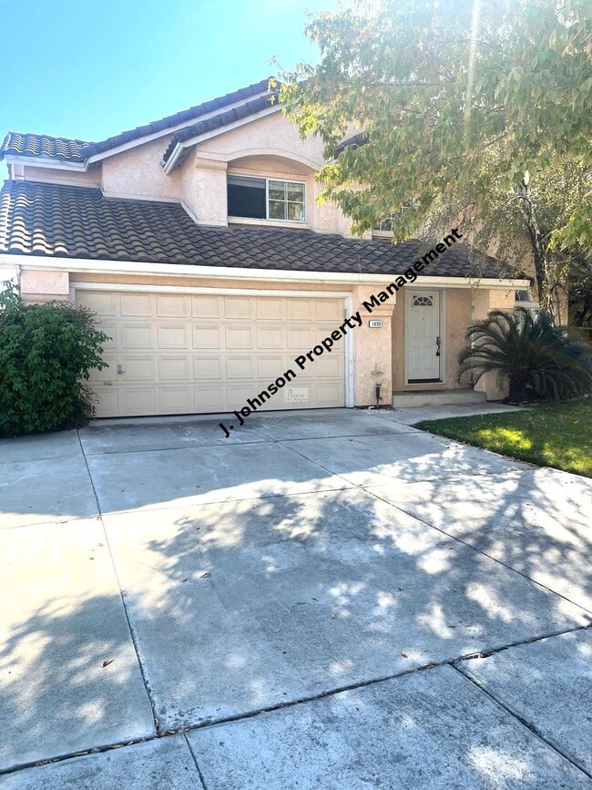 Building Photo - Spectacular 3 bed 2.5 bath Tracy Home