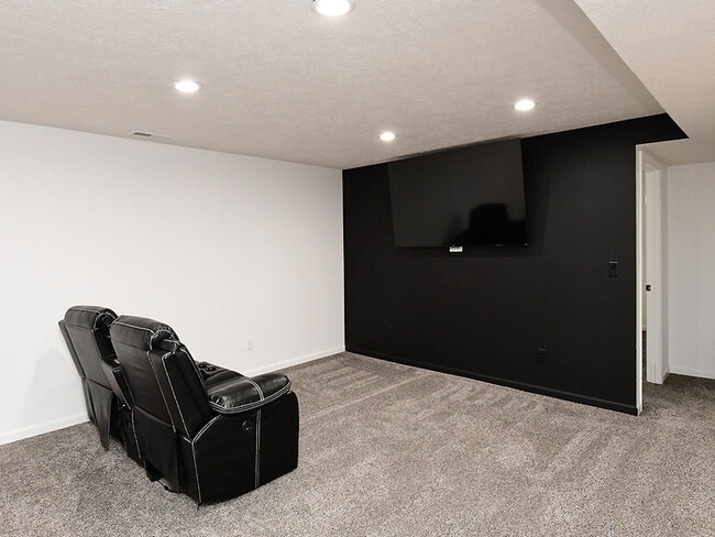 Building Photo - 4225 Yarrow Dr