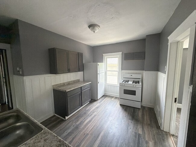 Building Photo - 3552 E 138th St