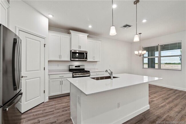 Building Photo - 14135 SW Safi Ter