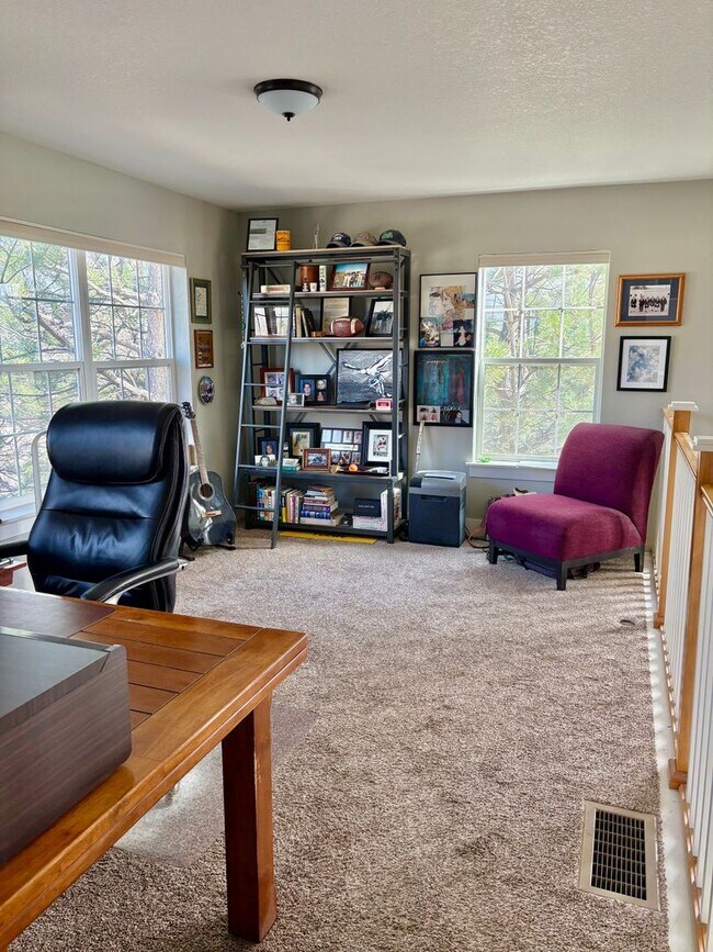 Building Photo - Stunning Home with ~4,000sqft of Living Space In a Great Location!