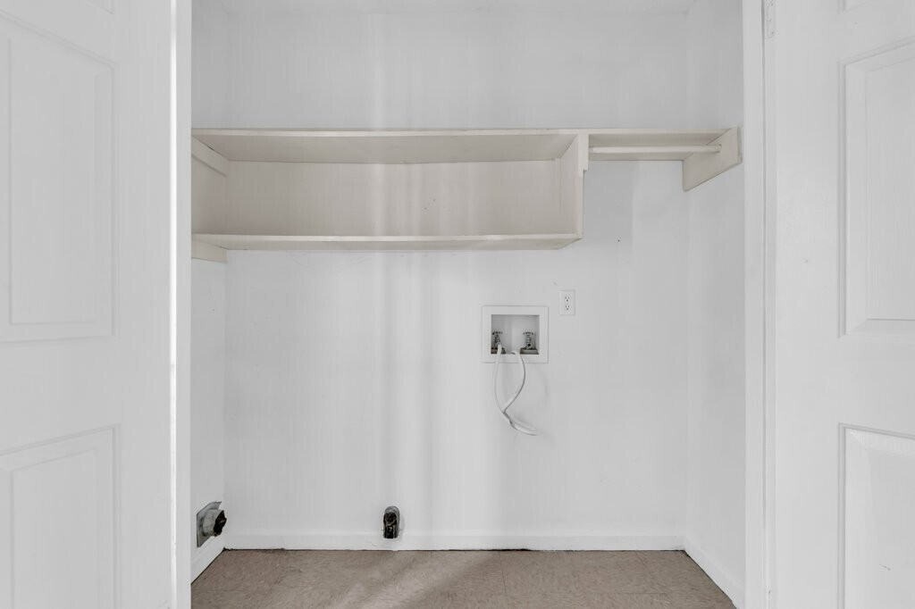 Building Photo - 452 W Broad St