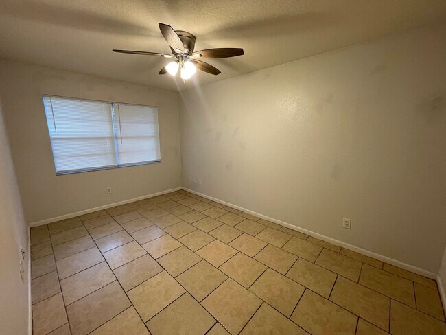 Building Photo - 2512 51st Ave Terrace W