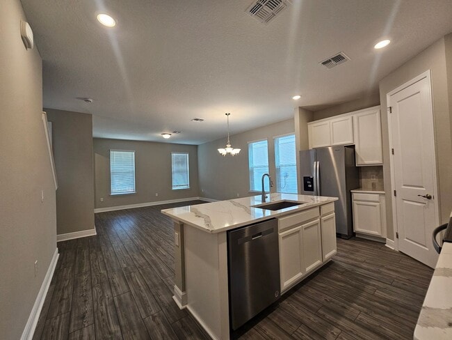 Building Photo - Beautiful and Spacious 3 bedroom 2 bath Townhome With a Split Floor Plan in Winter Garden!