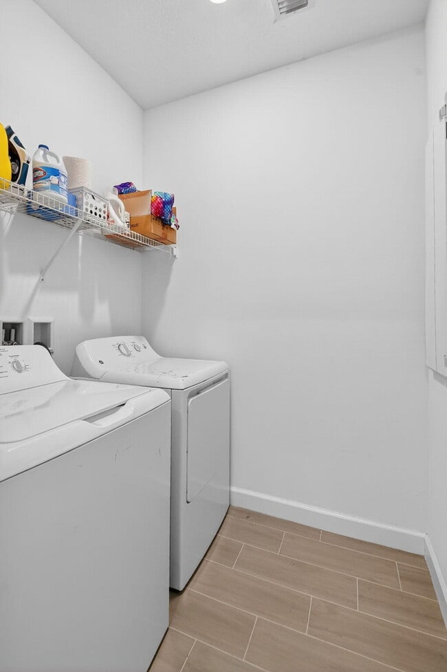 Building Photo - 4790 Navali Dr