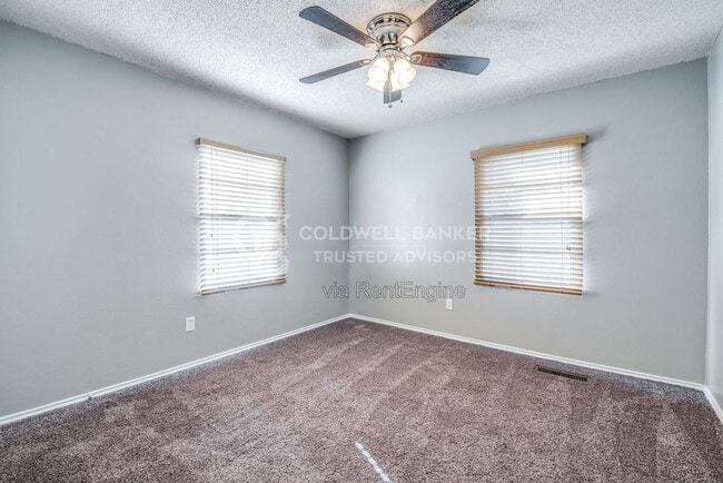 Building Photo - 5332 Kenosha Ave