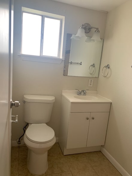 Building Photo - 716 Shadwell Dr