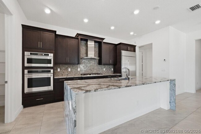 Building Photo - 11760 Bayview Cir