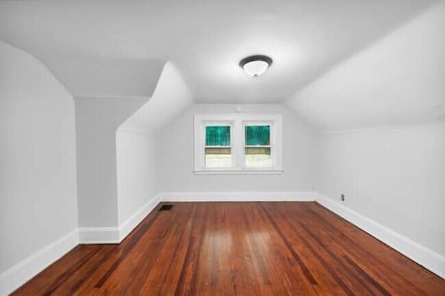 Building Photo - 1026 Schiff Ave