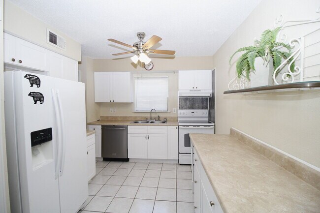 Building Photo - 2-Bedroom Waterfront Townhouse with Community Pool – Available 11/26