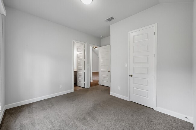 Building Photo - 8431 Willow Whisper Ln