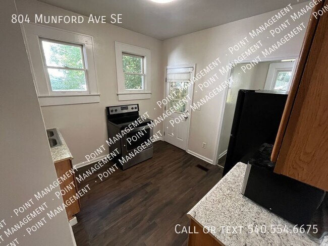 Building Photo - 804 Munford Ave SE