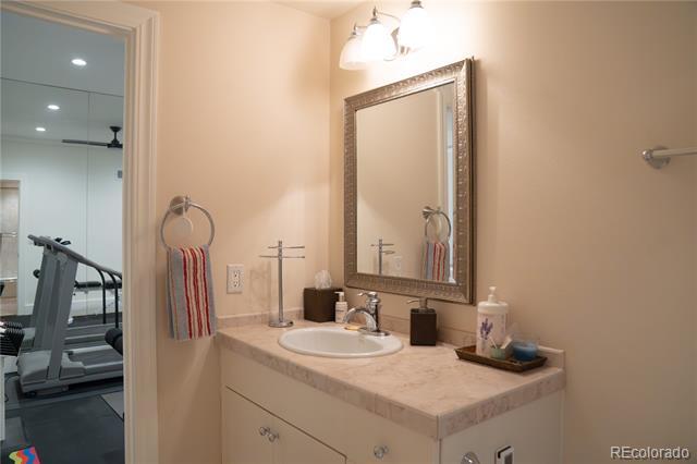 Building Photo - 190 S Glencoe St