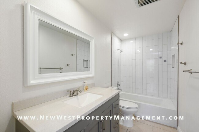 Building Photo - Expansive La Jolla Village 2 Bedroom at De...