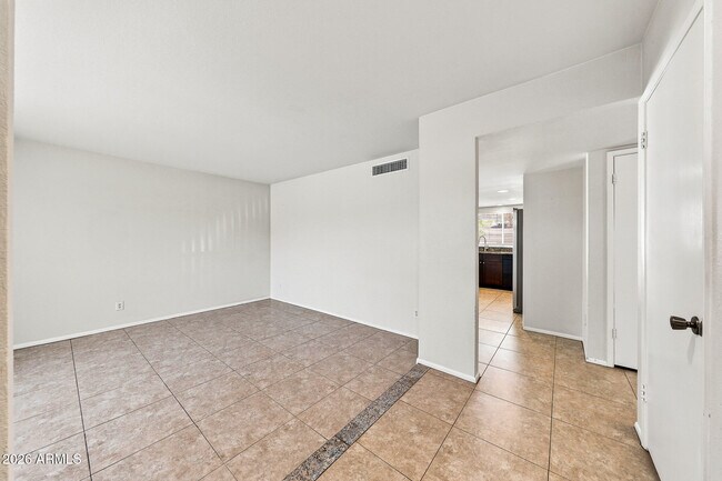 Building Photo - 212 E Eugie Ave