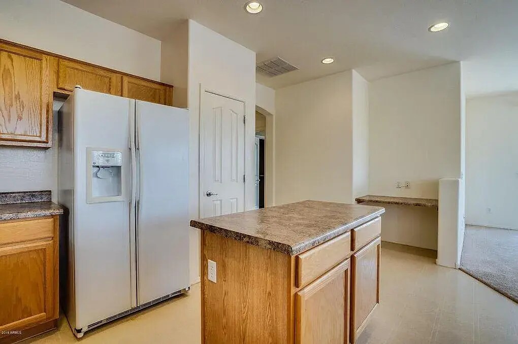 Kitchen overview 2 - 3470 E Riopelle Ave