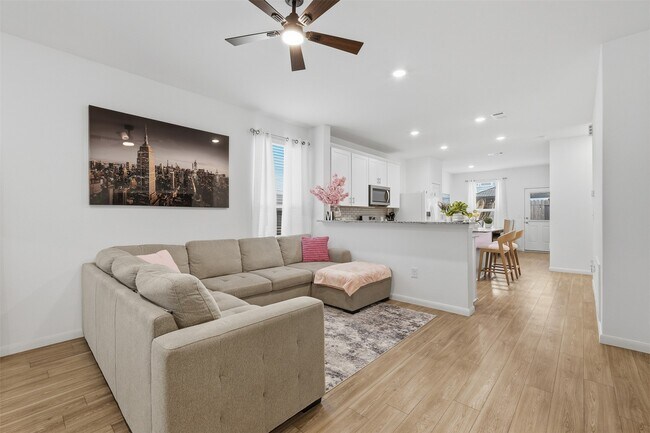 Building Photo - 24042 Hay Needle Ln