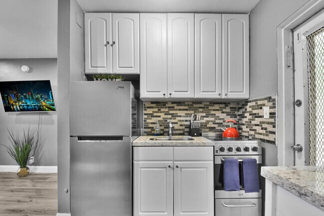 Building Photo - 201 SE 23rd St