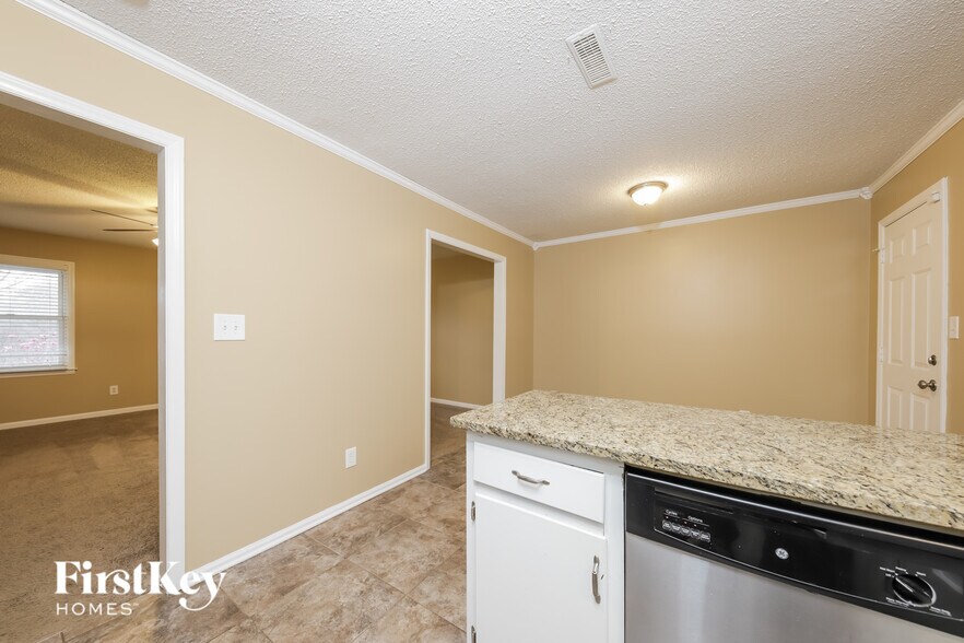 Building Photo - 160 Rhyne Ct