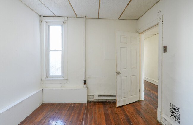 Building Photo - 2127 Morris St