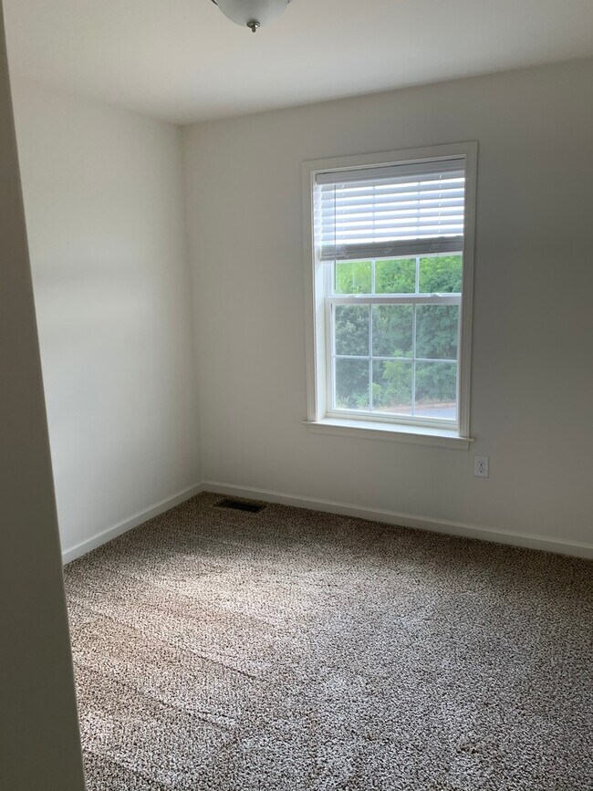 Building Photo - 850 Lantern Ct
