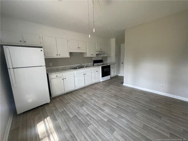 Building Photo - 323 Cadmium Ct