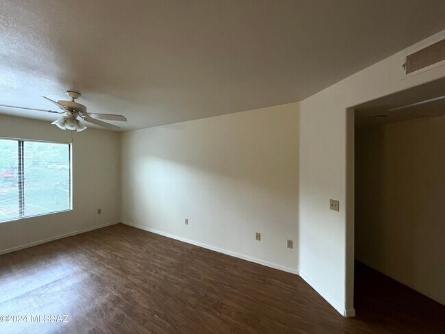 Building Photo - 5751 N Kolb Rd