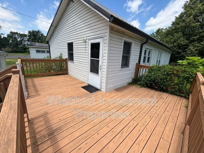 Building Photo - 313 E Highland Ave