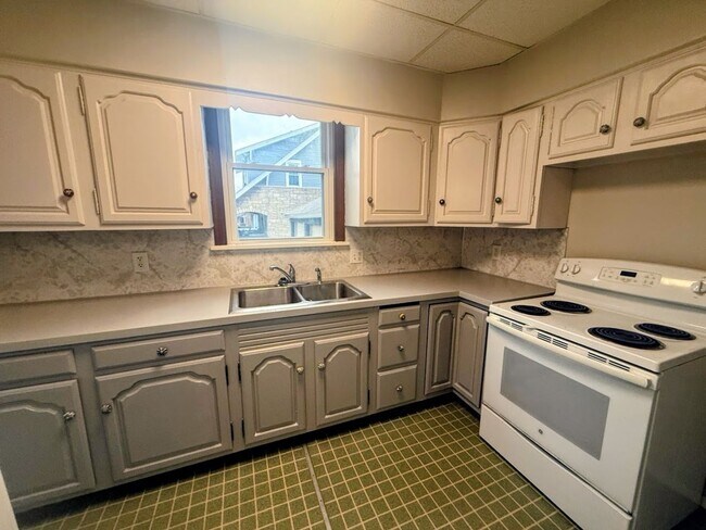 Building Photo - 3300 6th St SW