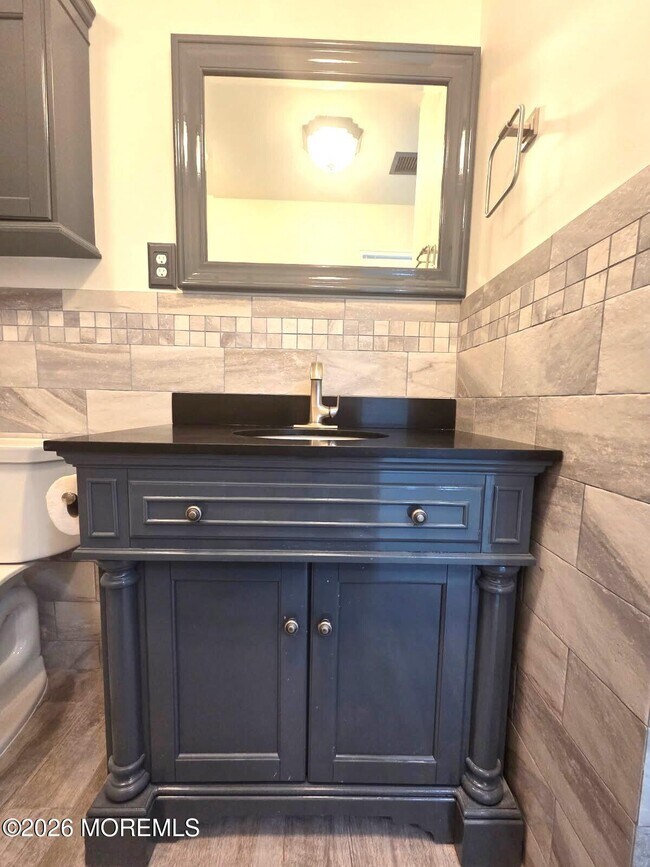 Building Photo - 92 Village Green Way