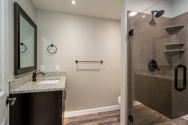 Building Photo - 746 Hilltop Ln