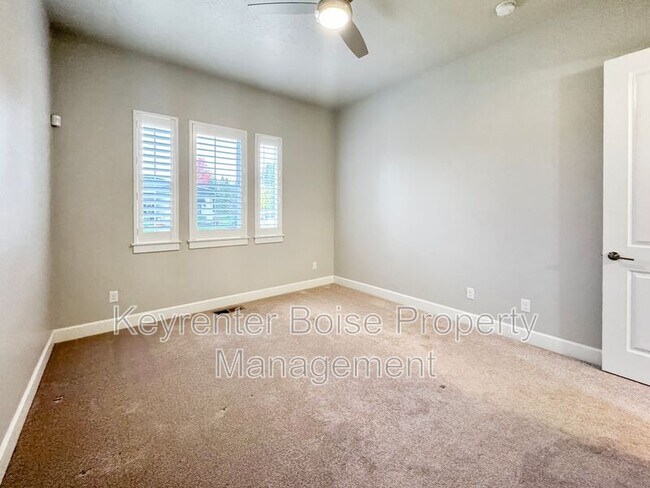 Building Photo - 6614 N Big Cedar Way