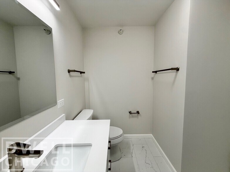 Building Photo - 545 N Dearborn St