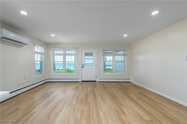 Building Photo - 3844 Edgewater Dr