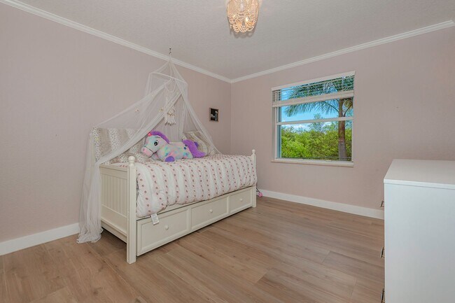 Building Photo - Exquisite Pool Home in Alhambra – Pembroke...