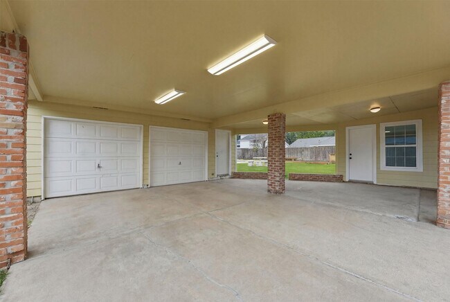 Building Photo - 4122 Regency Dr