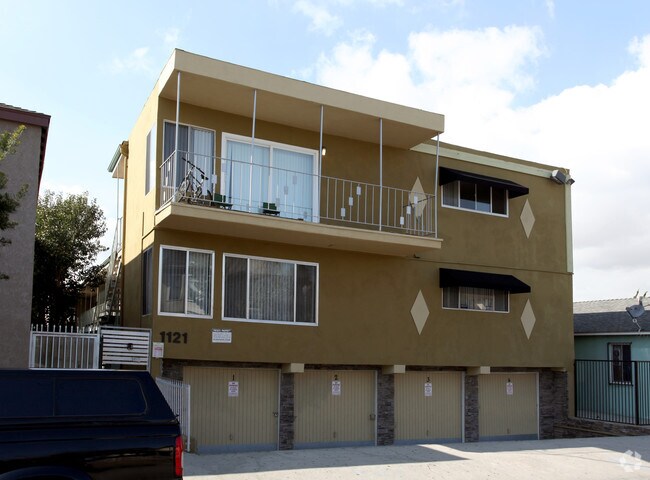 Primary Photo - 1121 Daisy Avenue