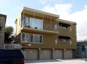 Building Photo - 1121 Daisy Ave