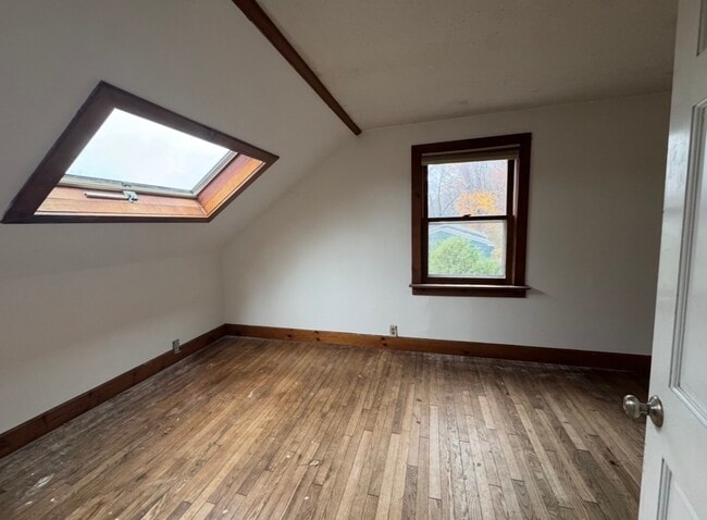 Building Photo - 13 Wawecus Hill Rd