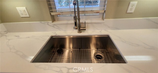 Building Photo - 15863 Birdfeeder Ln