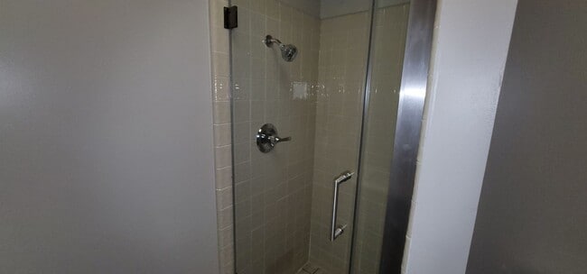 Building Photo - 133 Forest Hill Dr