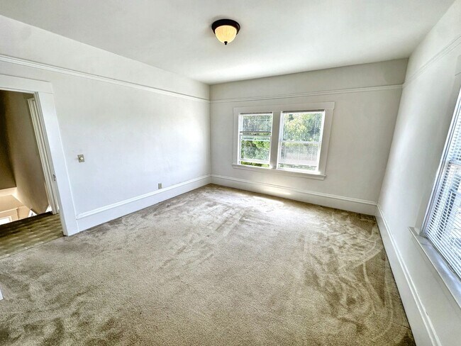 Building Photo - 534 63rd St