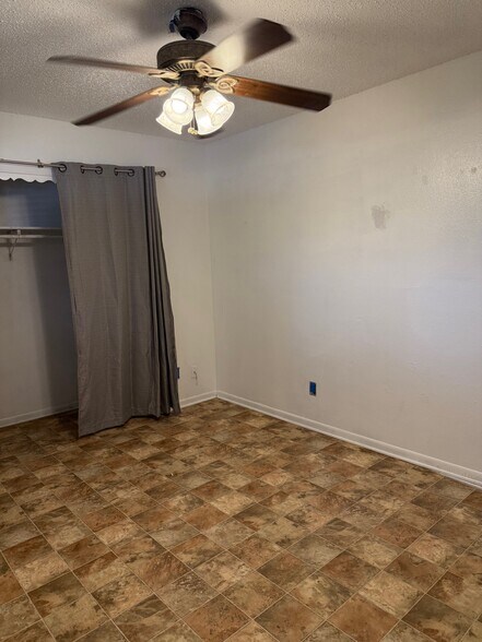Room 2 - 117 Westway Dr